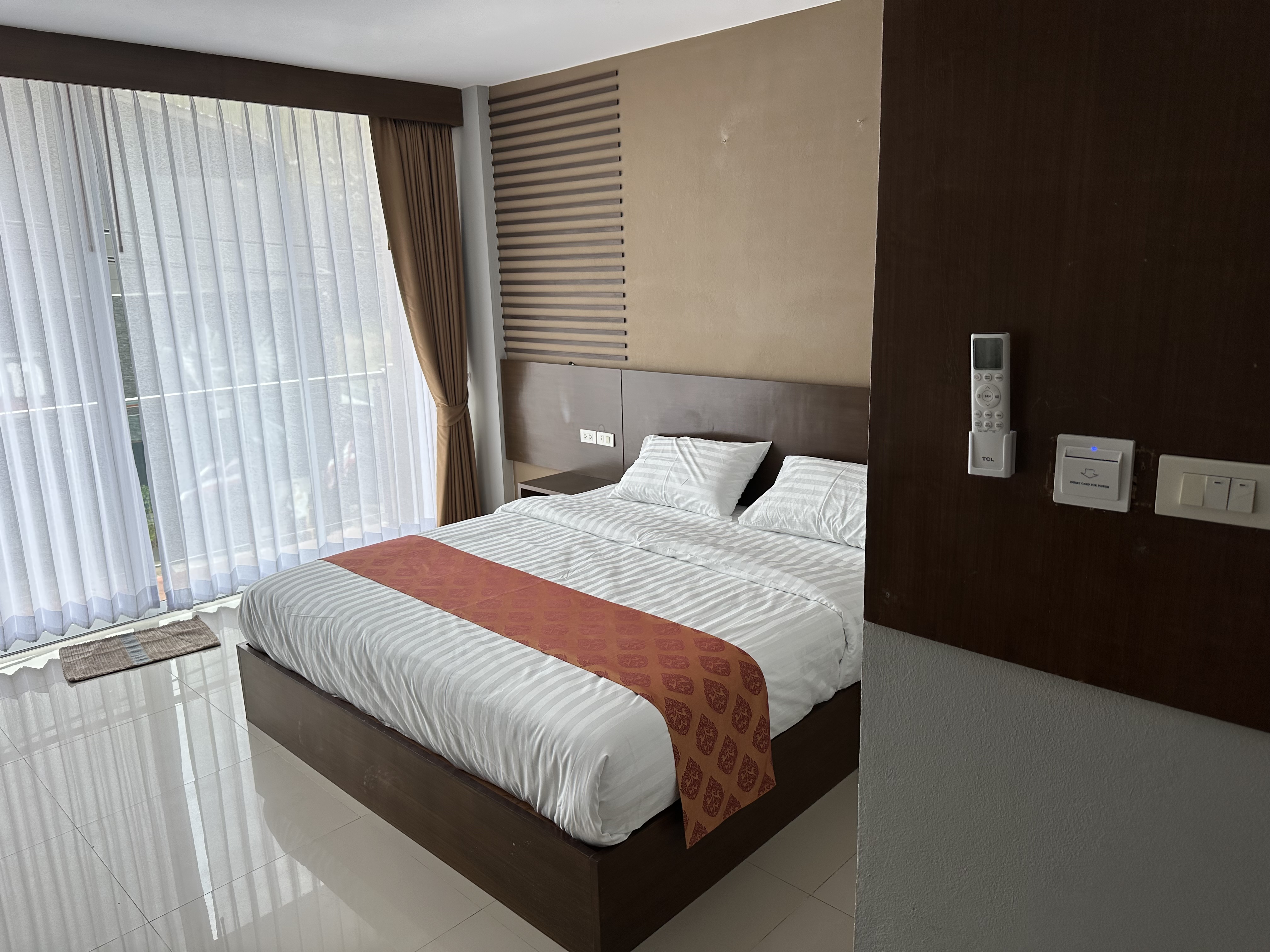 KT8 Hotel Room